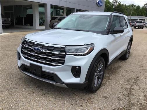 Space White Metallic 2026 Ford Explorer Active
