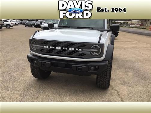 Oxford White Clearcoat 2025 Ford Bronco Badlands