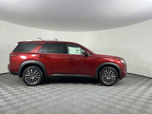 2025 Nissan Pathfinder SL 4WD