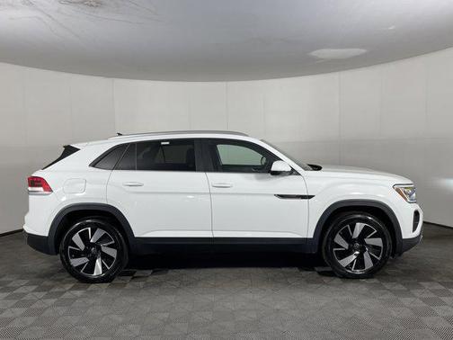 2025 Volkswagen Atlas Cross Sport 2.0T SE w/Technology 4MOTION