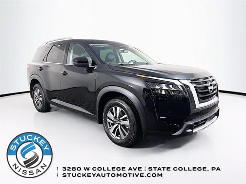 Super Black 2025 Nissan Pathfinder SL 4WD