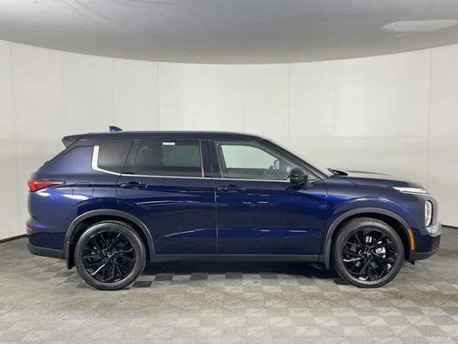 2023 Mitsubishi Outlander SE Black Edition 2WD