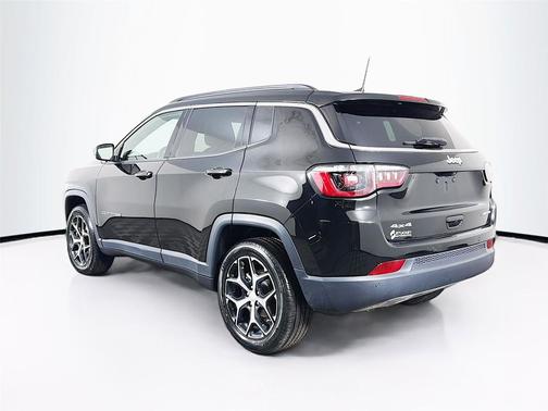 Diamond Black Crystal Pearlcoat 2024 Jeep Compass Limited