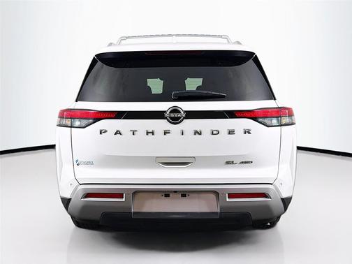 Everest White Pearl Tricoat 2025 Nissan Pathfinder SL 4WD