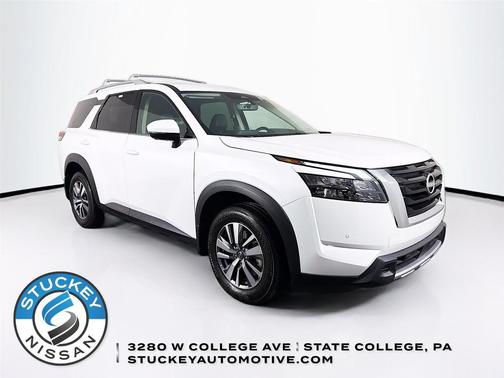 Everest White Pearl Tricoat 2025 Nissan Pathfinder SL 4WD