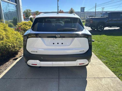 2026 Nissan Kicks SV