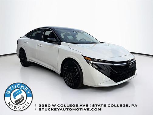 Aspen White Tricoat/Super Black 2026 Nissan Sentra SR