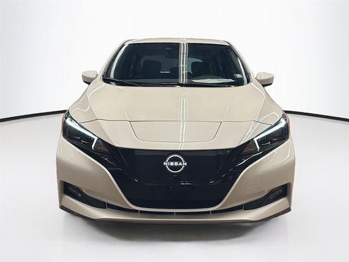 Pearl White Tricoat 2025 Nissan Leaf SV PLUS