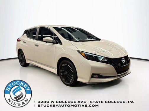 Pearl White Tricoat 2025 Nissan Leaf SV PLUS