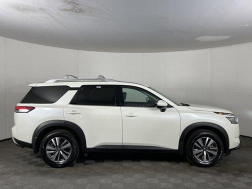 2024 Nissan Pathfinder SL 4WD