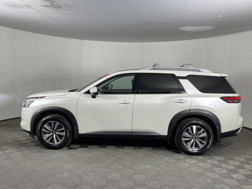 2024 Nissan Pathfinder SL 4WD