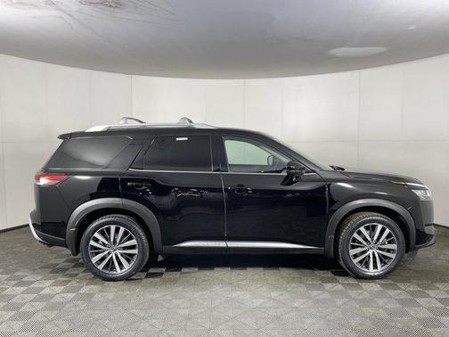 2022 Nissan Pathfinder Platinum 4WD