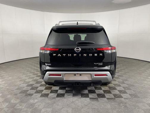 2022 Nissan Pathfinder Platinum 4WD