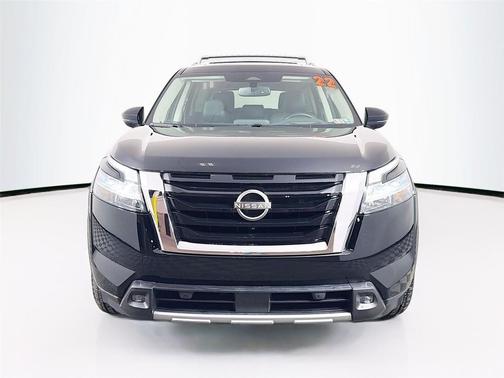 Super Black 2022 Nissan Pathfinder Platinum 4WD