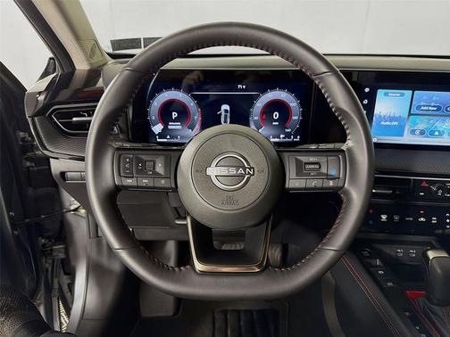 Gun Metallic/Scarlet Ember Tintcoat 2025 Nissan Kicks SR