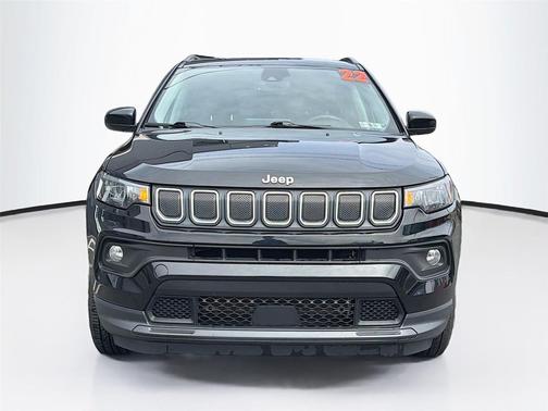 Diamond Black Crystal Pearlcoat 2022 Jeep Compass Latitude Lux