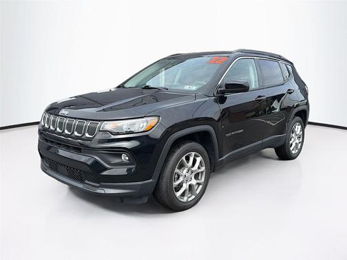 Diamond Black Crystal Pearlcoat 2022 Jeep Compass Latitude Lux
