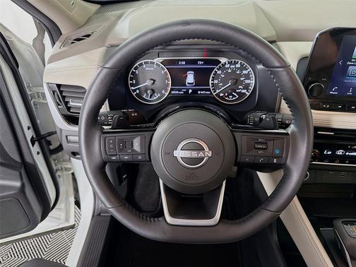 Pearl White Tricoat/Super Black 2023 Nissan Rogue SL
