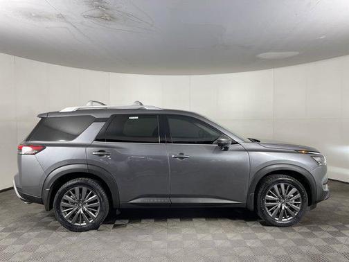 2025 Nissan Pathfinder SL 4WD