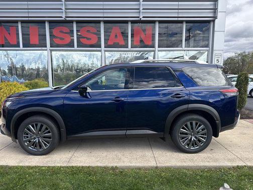 2025 Nissan Pathfinder SL 4WD