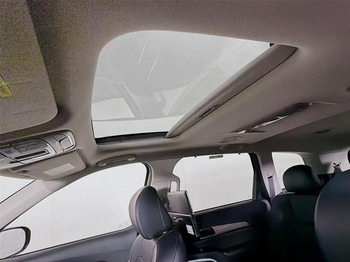Everlasting Silver 2022 Kia Telluride EX