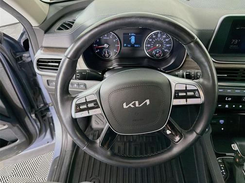 Everlasting Silver 2022 Kia Telluride EX