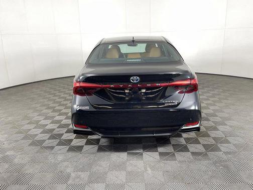 2021 Toyota Avalon Hybrid Limited