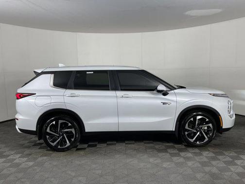 2025 Mitsubishi Outlander PHEV SE S-AWC