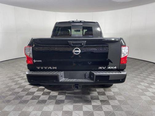 2024 Nissan Titan SV