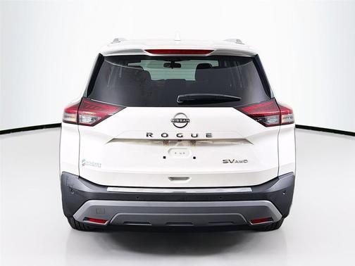 Pearl White Tricoat 2023 Nissan Rogue SV