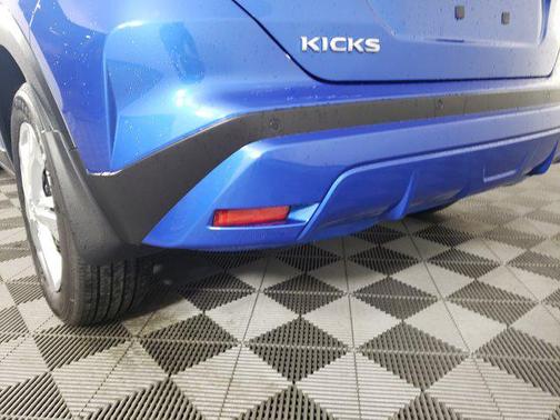 2025 Nissan Kicks S