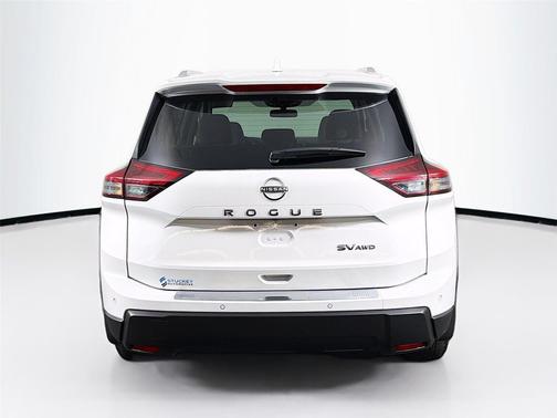 Everest White Pearl 2024 Nissan Rogue SV