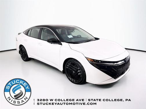 Aspen White Tricoat/Super Black 2026 Nissan Sentra SR