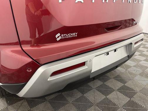 2023 Nissan Pathfinder SL 4WD