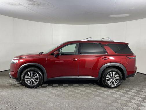 2023 Nissan Pathfinder SL 4WD