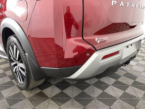 2023 Nissan Pathfinder Platinum 4WD