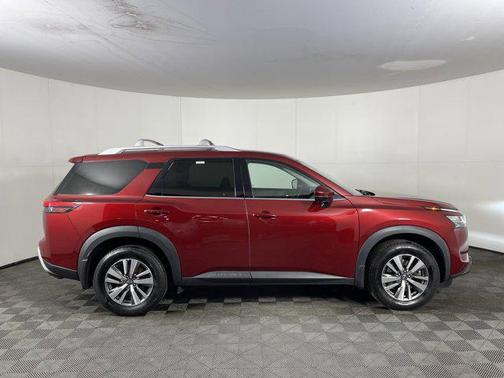 2022 Nissan Pathfinder SL 4WD