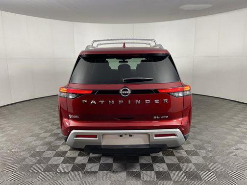 2022 Nissan Pathfinder SL 4WD