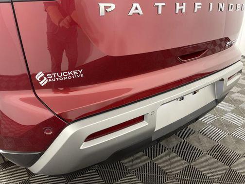 2022 Nissan Pathfinder SL 4WD