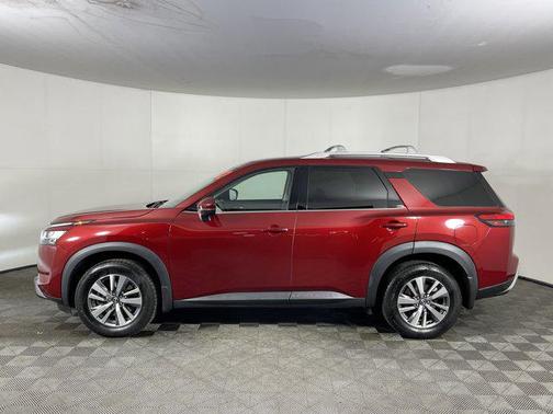 2022 Nissan Pathfinder SL 4WD
