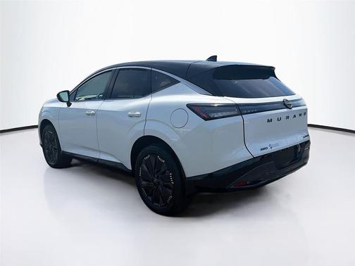 Everest White Pearl Tricoat/Super Black 2026 Nissan Murano Platinum