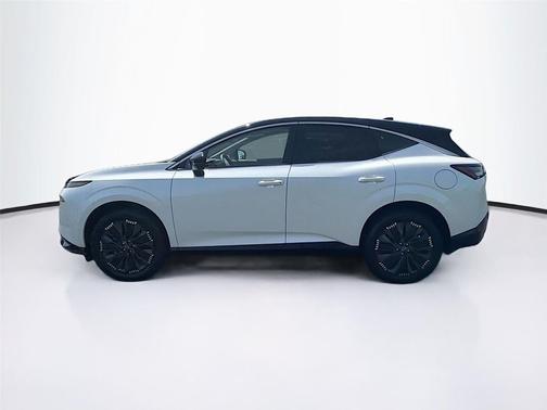 Everest White Pearl Tricoat/Super Black 2026 Nissan Murano Platinum