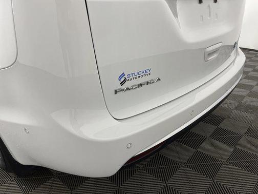 2023 Chrysler Pacifica Hybrid Limited
