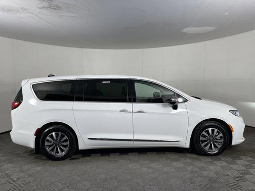 2023 Chrysler Pacifica Hybrid Limited