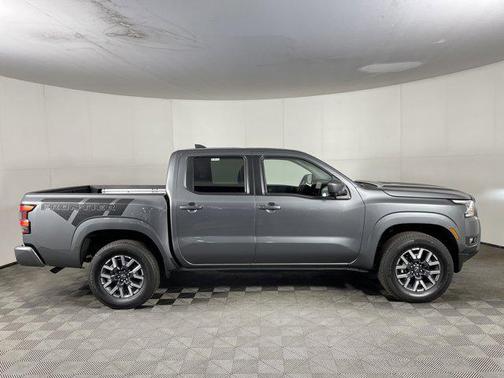 2025 Nissan Frontier SL