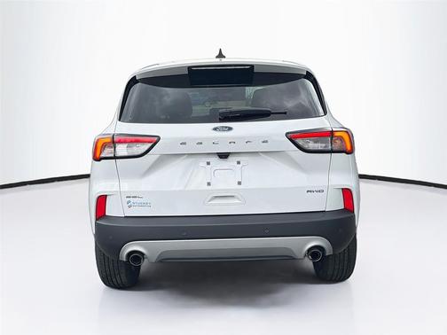 Oxford White 2022 Ford Escape SEL