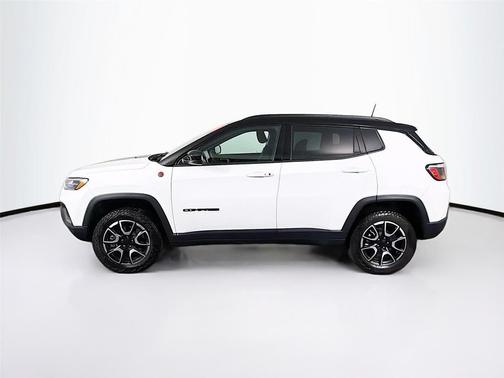 Bright White Clearcoat 2024 Jeep Compass Trailhawk
