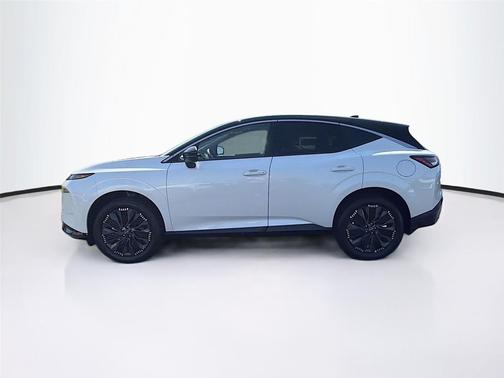 Everest White Pearl Tricoat/Super Black 2026 Nissan Murano Platinum
