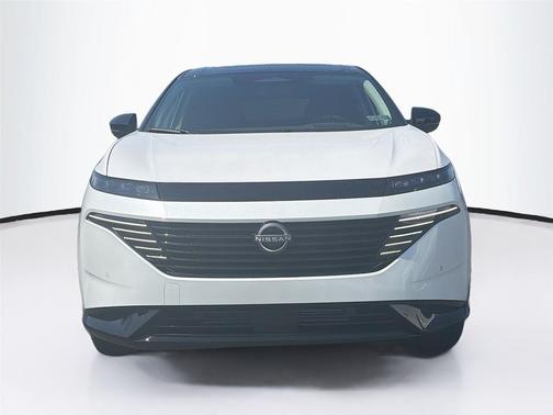 Everest White Pearl Tricoat/Super Black 2026 Nissan Murano Platinum