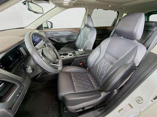 Pearl White Tricoat 2023 Nissan Rogue Platinum